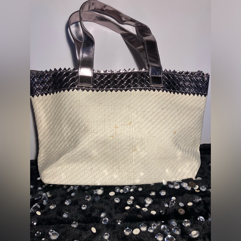 Elizabeth Ardon Summer Beach Bag Tote Purse (Silver / White)